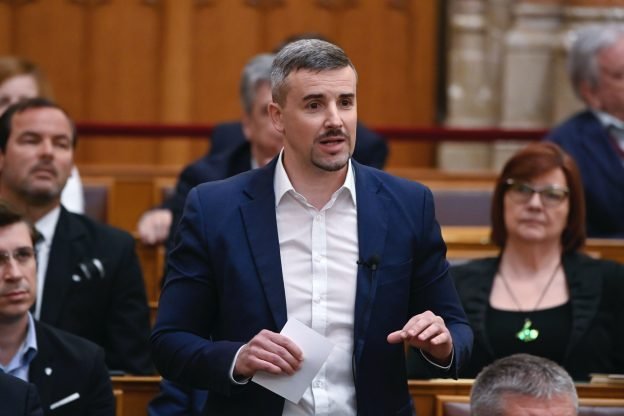 Már nem Jakab vezeti a Jobbik frakcióját, a párt teljesítette „a Fidesz vágyát”