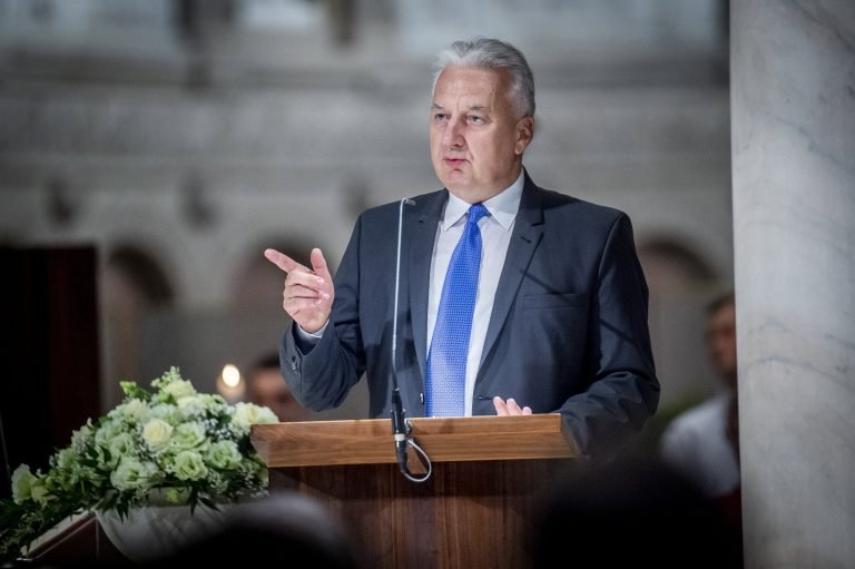 Semjén: a magyar kormány nemzeti alapon gondolkodik