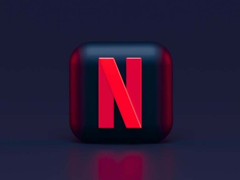 Ezúttal a Netflixet vette elő az NMHH, a korhatári besorolással volt probléma