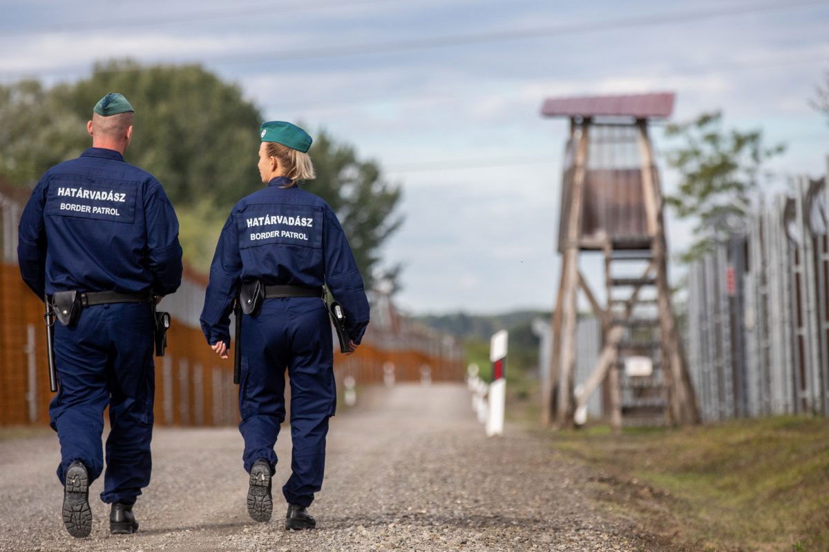 Erőteljesen védi határait Magyarország a migránsoktól