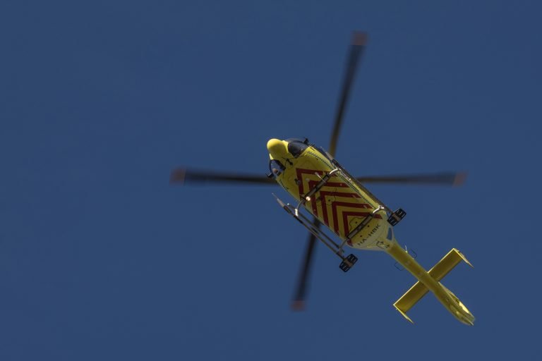Rosszul lett egy férfi a Balatoni kerékpárúton, mentőhelikoptert riasztottak hozzá