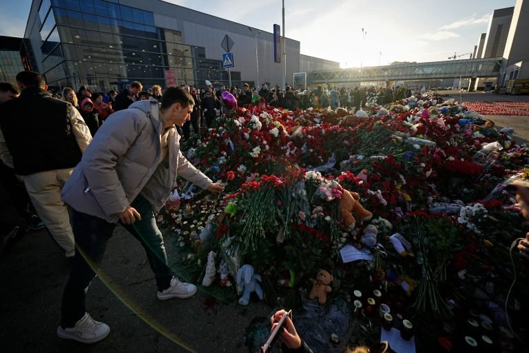 143-ra emelkedett a moszkvai terrortámadás halálos áldozatainak száma