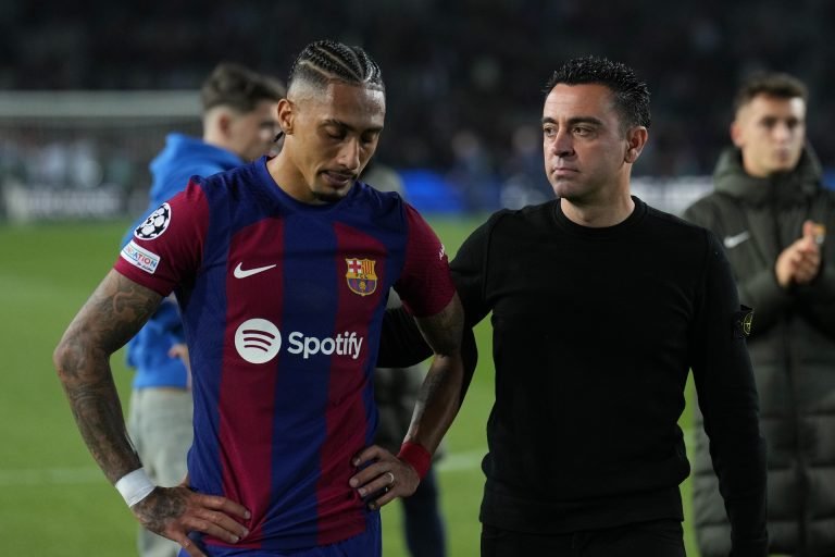 Xavi nagyon ideges Kovács István játékvezetőre a Barcelona kiesése után