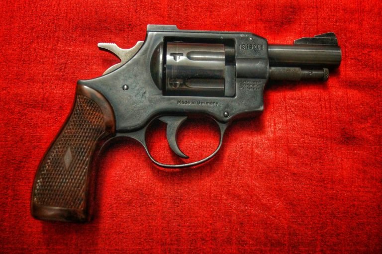 Sikátorban talált fegyverrel lőtte le véletlenül öccsét egy 14 éves fiú