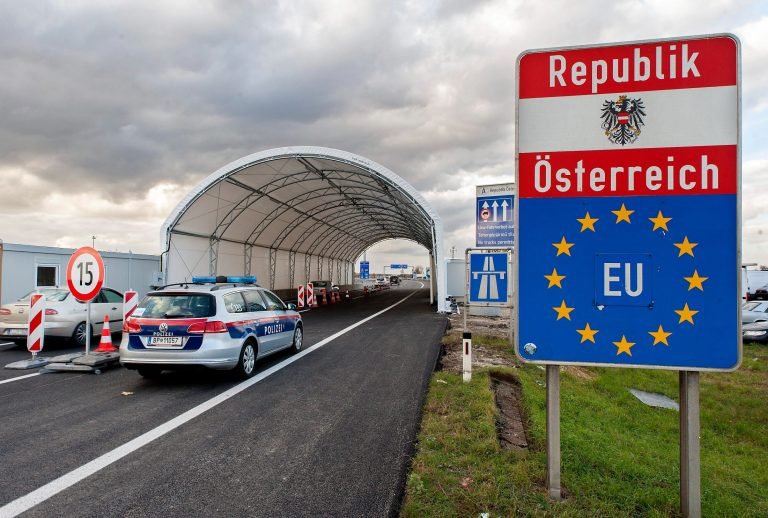 Hat hónappal meghosszabbították az ellenőrzéseket az osztrák-magyar határon
