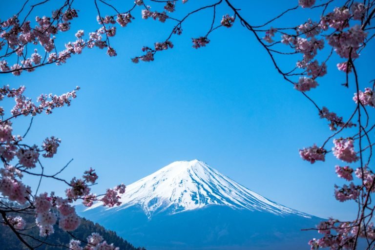 A japán hatóságok egy 2,5 méteres drótkerítéssel korlátoznák a Fudzsi-hegyre néző kilátást