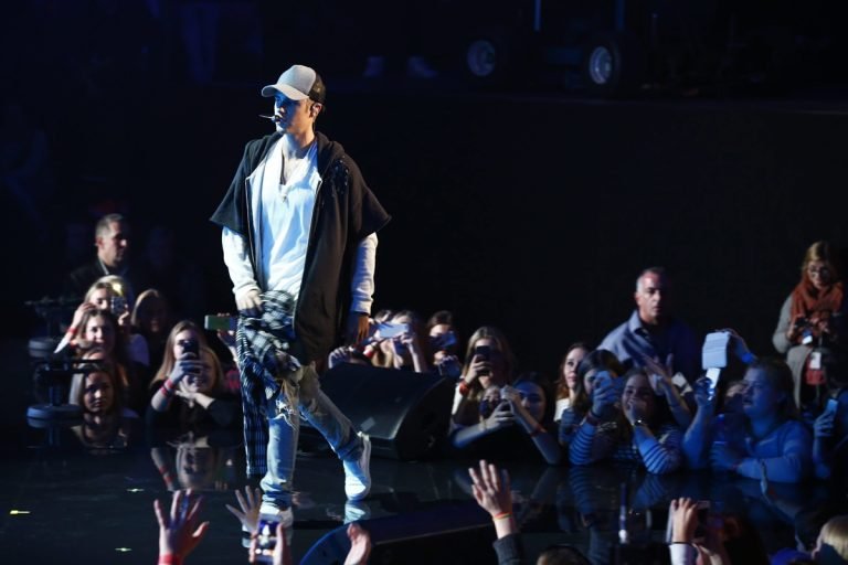 Sír legújabb fotóin Justin Bieber, aggódnak a rajongók