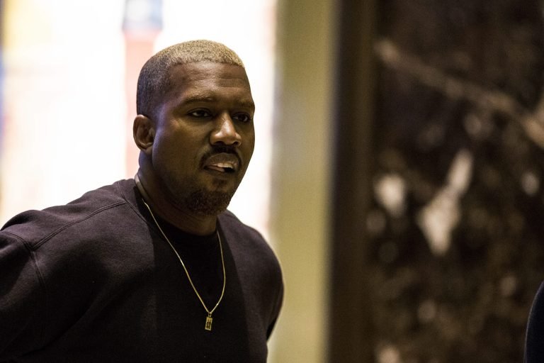 Szexuálisan bántalmazták Kanye West feleségét, majd arcon verte a támadót