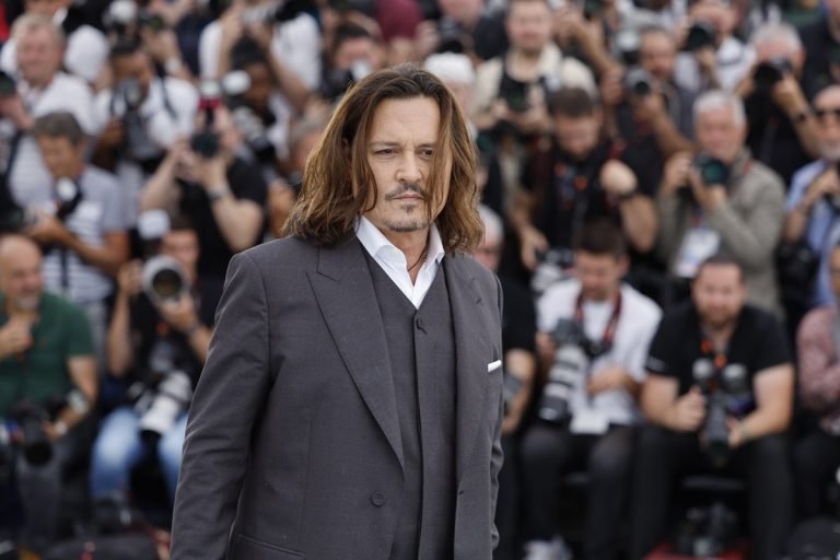 Johnny Depp egy másfél milliárd forintot érő kastély megvásárlását fontolgatja