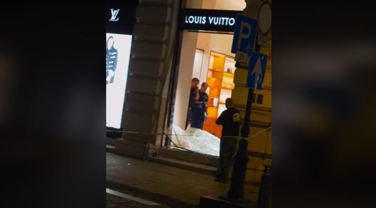 Betörtek az Andrássy úton lévő Louis Vuitton üzletbe (videó)
