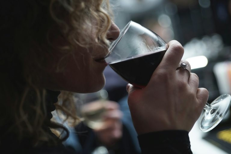 Tanulmány: rossz hatással volt a nők alkoholfogyasztására a járványos időszak