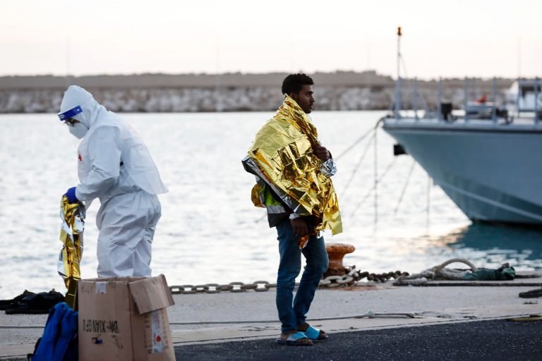 Felborult egy hajó Dzsibuti partjainál, 16 ember életét vesztette, 28 eltűnt