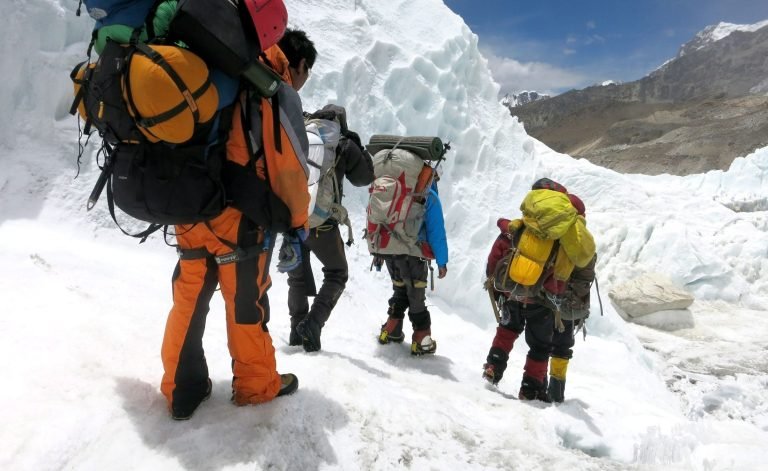 Egy évtizede történt a halálos Everest-katasztrófa, a nepáliak biztosítékokat követelnek
