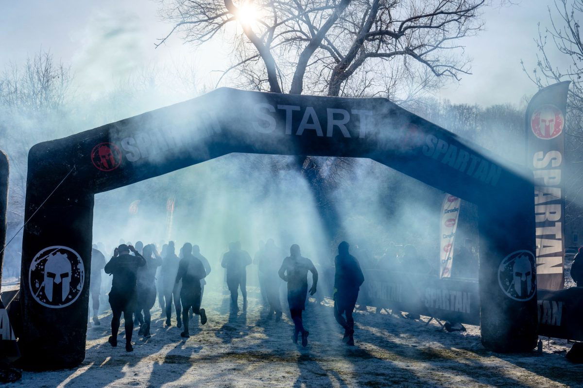 Összeesett egy 47 éves versenyző a Spartan Race versenyen, a kórházban elhunyt