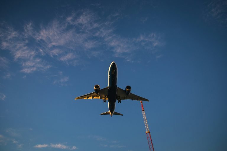Ezúttal felszállás közben szakadt ki egy Boeing 737-es repülőgép futóműve (fotók)