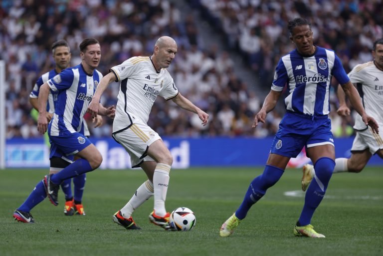 Zinedine Zidane 51 évesen is zseni a pályán (videó)