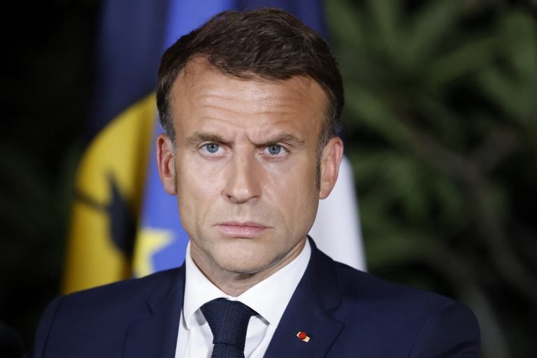24 éve nem tett olyat francia elnök, mint amire most Emanuel Macron készül