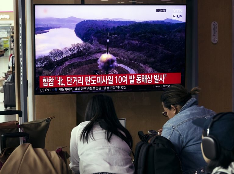 18 rakétát lőtt ki figyelmeztetésképpen Észak-Korea