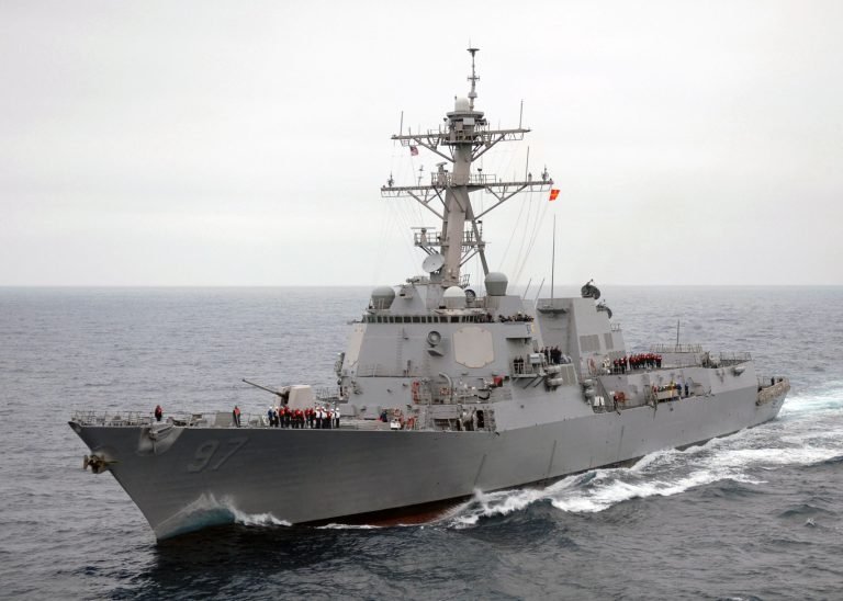 Az Egyesült Államok a Tajvani-szoroson keresztül küldött egy hadihajót Kína közelébe