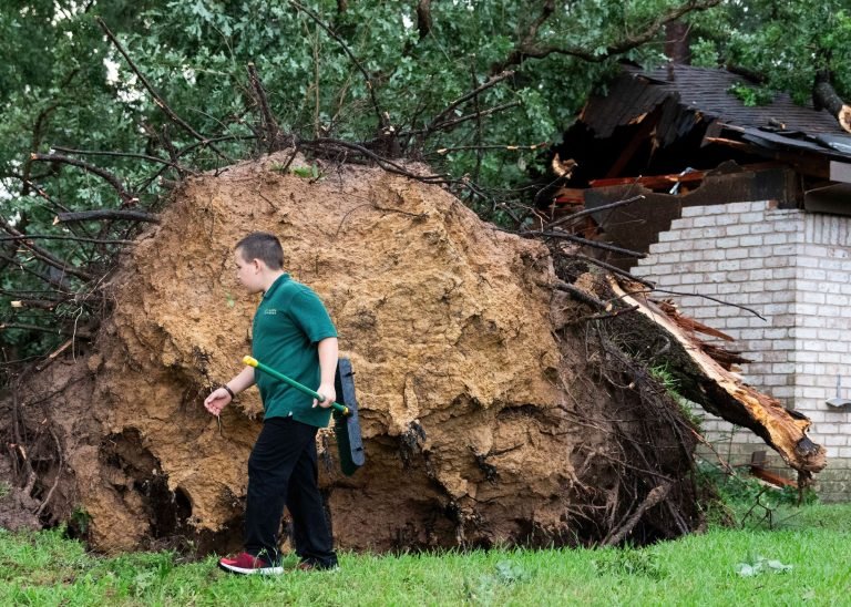 Példátlanul heves vihar csapott le Texasra, legkevesebb 4 ember életét vesztette (videók)