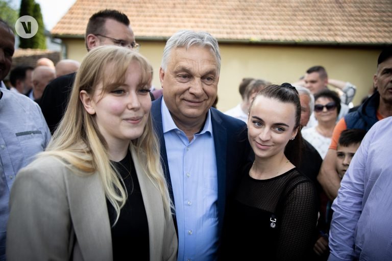 Így nézett ki Orbán Viktor, Szijjártó Péter és a többiek érettségi idején (videó)