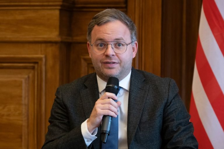 Orbán Balázs Magyar Péternek: „tök mindegy, hogy mit mondasz, te is háborúpárti leszel”