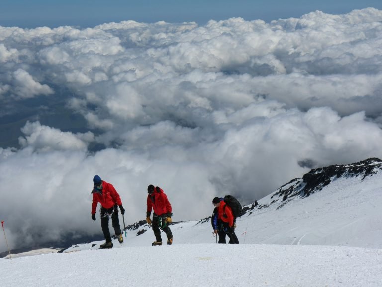 Nepál korlátozza a Mount Everestre szóló mászóengedélyek számát