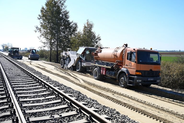 A kínai állami média szerint újraindultak a munkálatok a Budapest–Belgrád vasútvonalon