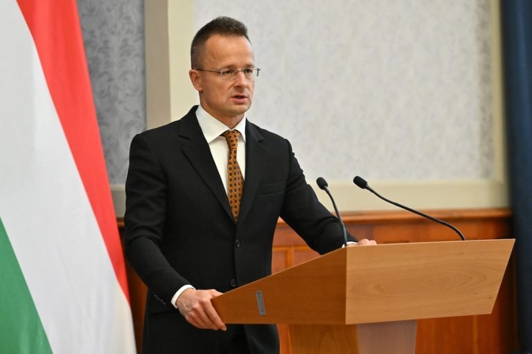 Szijjártó Péter: Magyarország jól példázza a keleti-nyugati együttműködés előnyeit