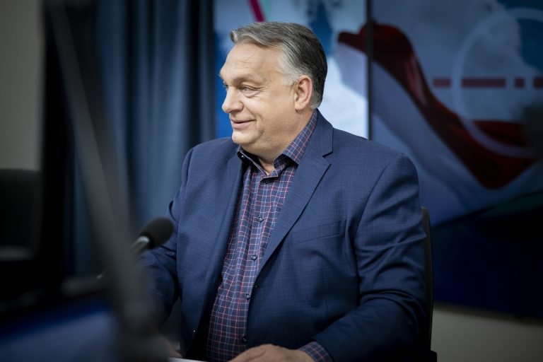 Megható fotóval kívánt boldog anyák napját Orbán Viktor