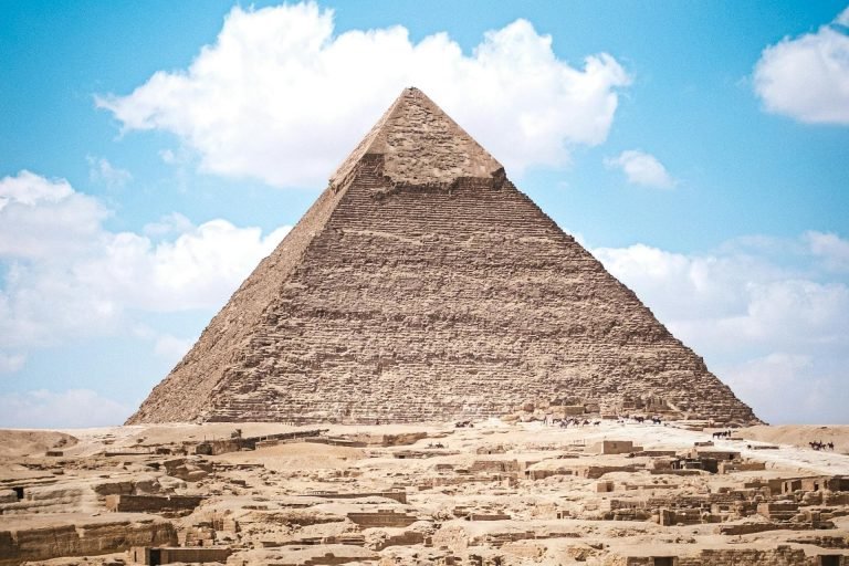 Rejtélyes föld alatti építmény lehet a gízai piramisok közelében