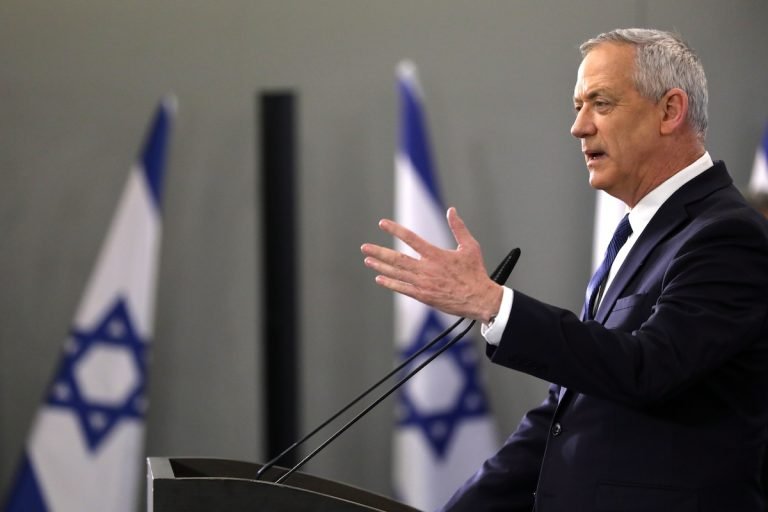 Lemondással fenyegetőzik az izraeli védelmi miniszter, ha nem fogadják el a háborús tervét
