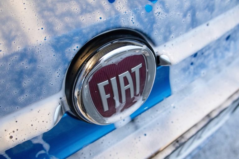 134 frissen gyártott Fiat gépkocsit foglaltak le egy furcsa vita miatt