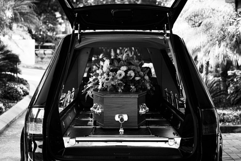 Szigorú szabályozás vár a coloradói temetkezési vállalatokra a tavalyi sokkoló felfedezés után