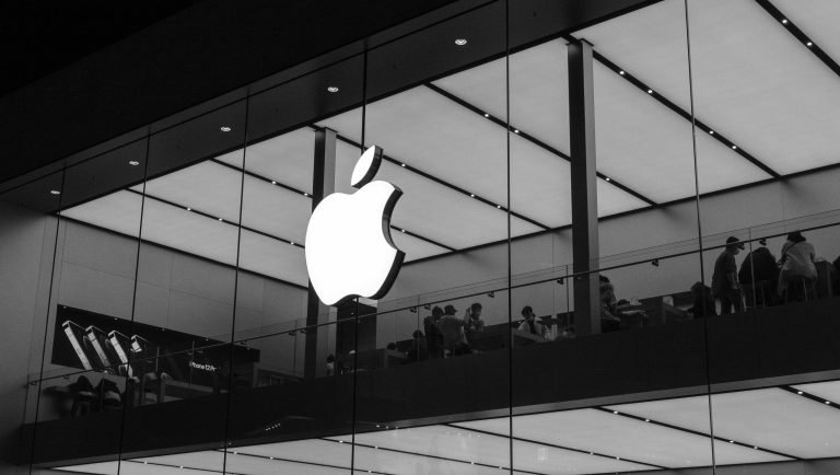 Eddig még nem látott iPhone-t dobhat piacra az Apple