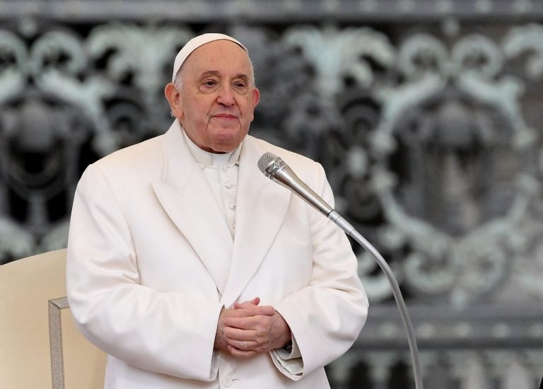 Ferenc pápa: a közösségi média miatt sok fiatal „irreális világban” él