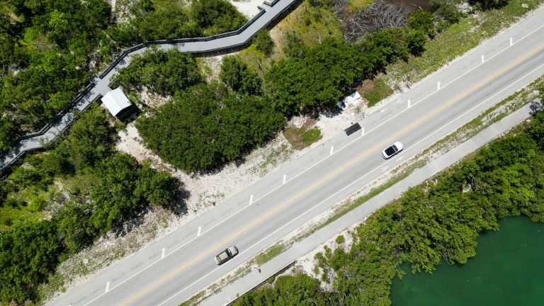 Tragikus baleset történt egy floridai autópályán, legkevesebb 8 ember életét vesztette