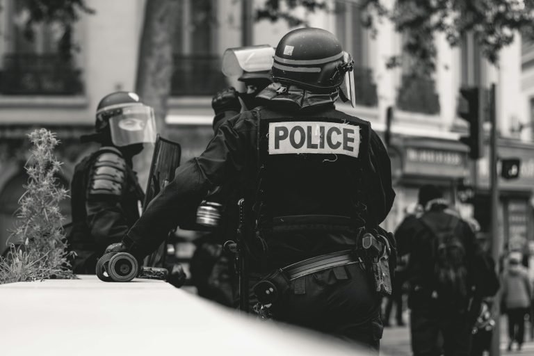 Lelőttek a francia rendőrök egy fegyverest, aki fel akart gyújtani egy zsinagógát