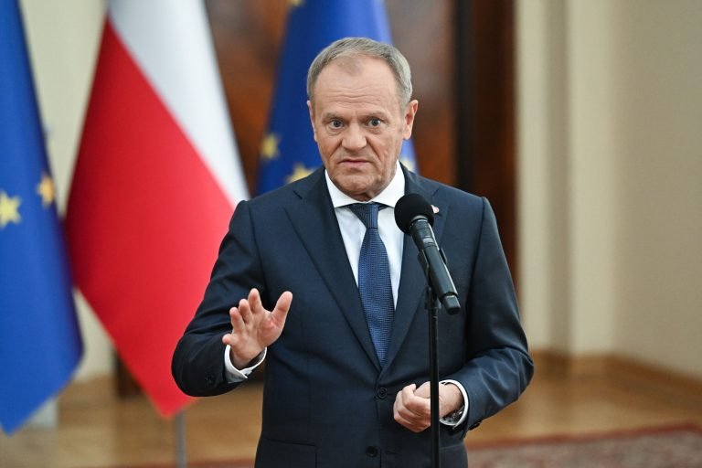 Donald Tusk lengyel miniszterelnök is halálos fenyegetéseket kapott