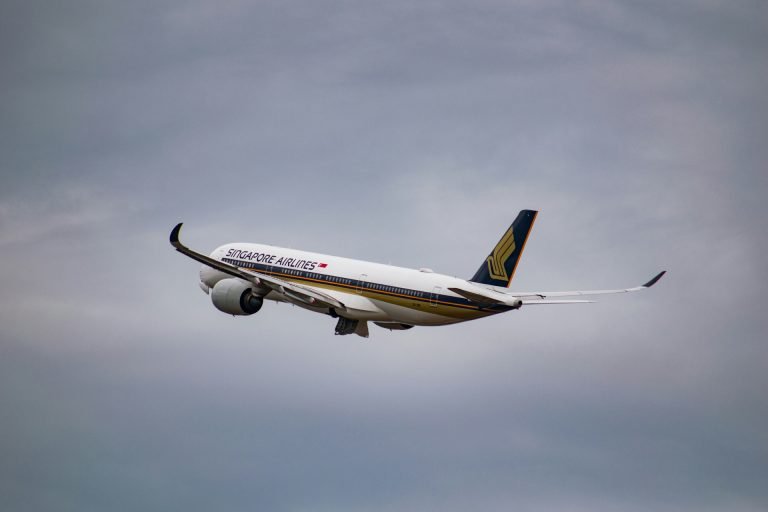 Súlyos turbulencia miatt meghalt egy ember a Singapore Airlines egyik járatán