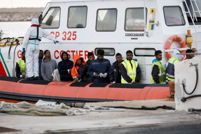 Két hajószerencsétlenség történt Olaszország partjainál, 11 ember életét vesztette