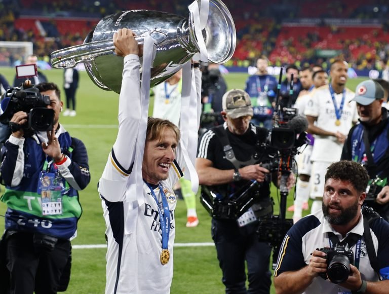 Rüdiger egészen hirtelen kapta fel a vállára a Real Madrid legendáját (videó)