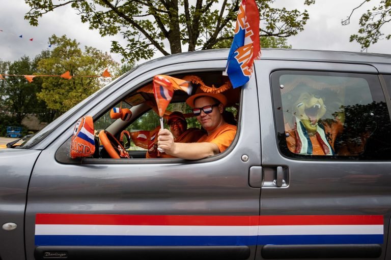 Egészen elképesztő holland szurkolói tömeget vettek videóra az Európa-bajnokságon
