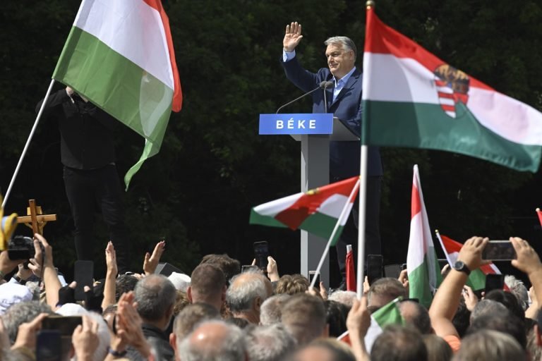 Politológus: ilyen magasra még soha nem emelte Orbán Viktor egy választás tétjét