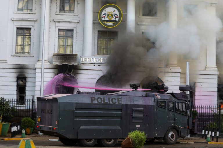 A kenyai parlament felgyújtása után az elnök visszavonta az adótervet
