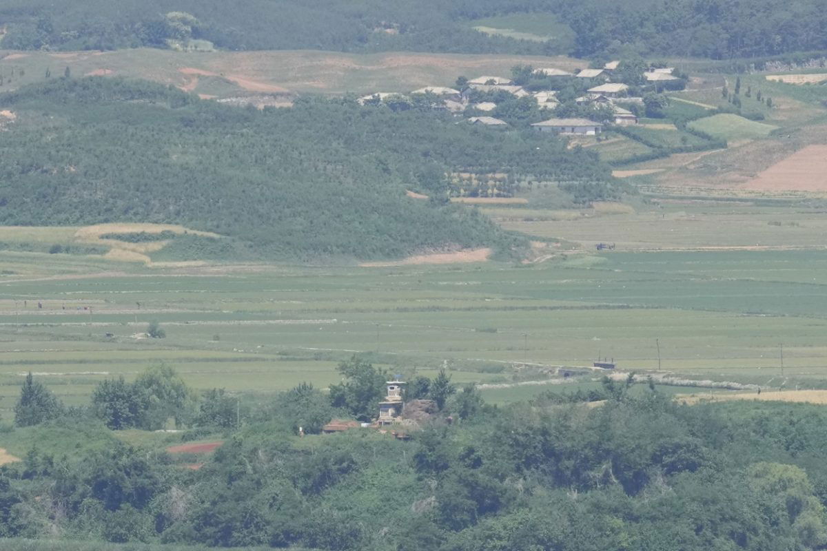 Észak-koreai katonák lépték át a dél-koreai határt, figyelmeztető lövések fogadták őket