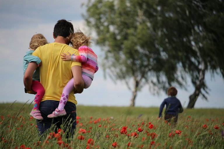 Jelentősen nőtt az egyedülálló apák száma Magyarországon