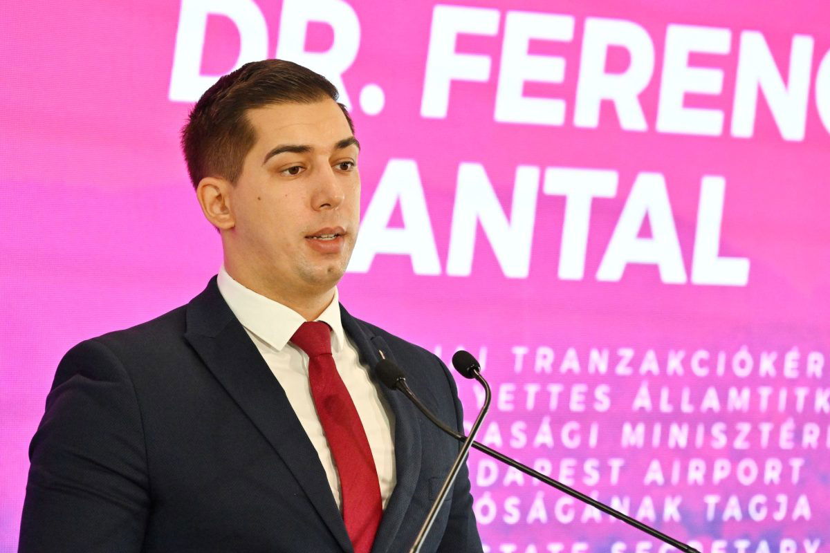 Személyi változás az állami védelmi holdingnál: Nagy Márton leváltotta Palkovics Lászlót