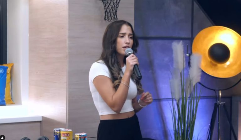 Schobert Lara is megmutatta az énektudását, irány a Megasztár? (videó)