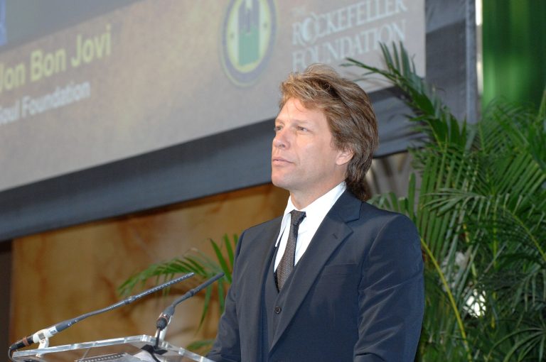 Jon Bon Jovi mentette meg egy öngyilkosságra készülő nő életét, aki le akarta vetni magát egy hídról